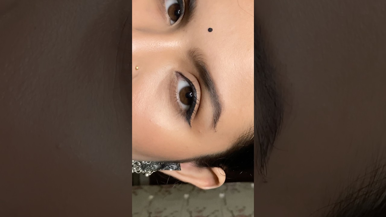 Eyeliner tutorial. #eyelinertutorial #unakkulnaane #indiansong Indian beauty creator.#beautycreator
